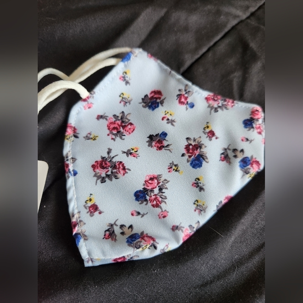 Free People Floral Mask and Scrunchie Set NWT - Picture 2 of 6